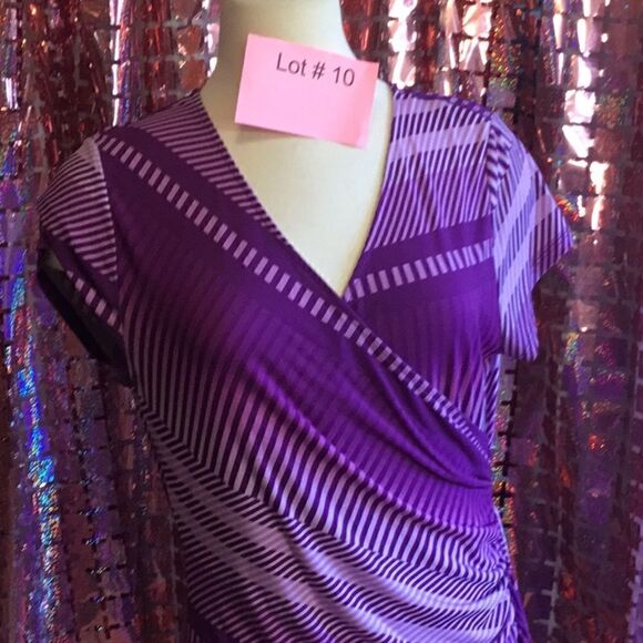 Short sleeved v neck dress with side ruffle in size med by NEW YORK & CO - Picture 3 of 14